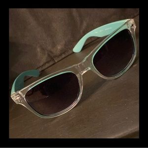 Solar Accents Fashion Sunglasses -green frames
